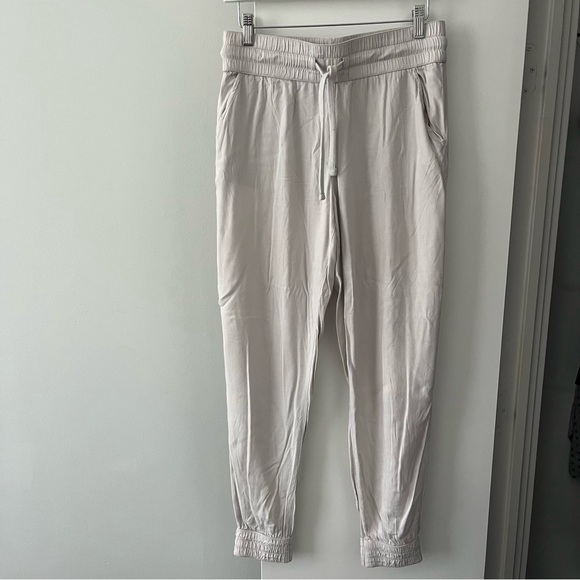 Aritzia Sunday Best Joggers - Picture 3 of 5